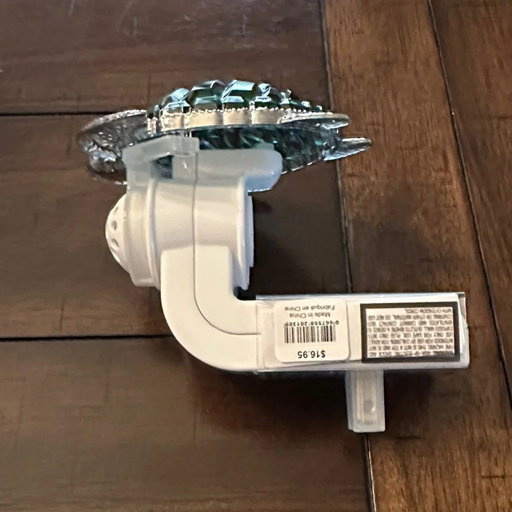 Bath & Body Works Emerald and Silver Turtle Wallflower Plug